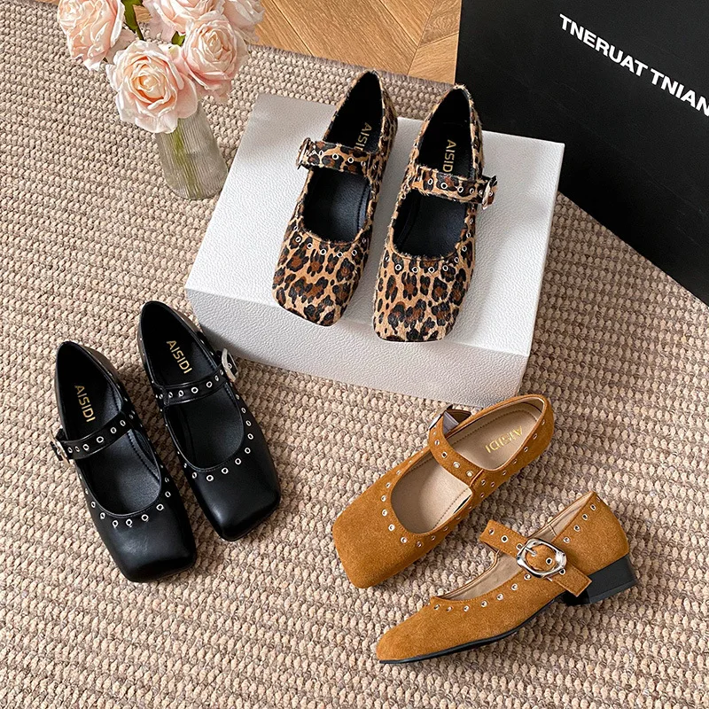 Retro Rivet Low Heel Mary Jane - Women Fashion Korean recension och pris